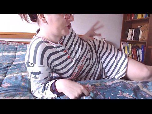 ❤️ Vezmi si tohto veľkého čierneho vtáka do úst, malá otrokyňa Porno na nás ❌️